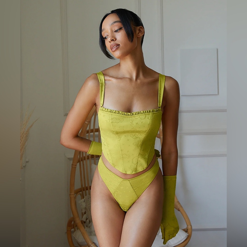 NWT- SAVAGE X FENTY HEAVENLY SATIN BUSTIER SET GRASSY GREEN
